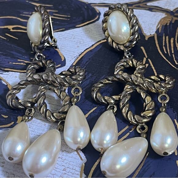 LES BERNARD Unsigned Vintage 80s Runway Large Pearl Gold Rope Dangle Earrings D2 - Picture 5 of 8